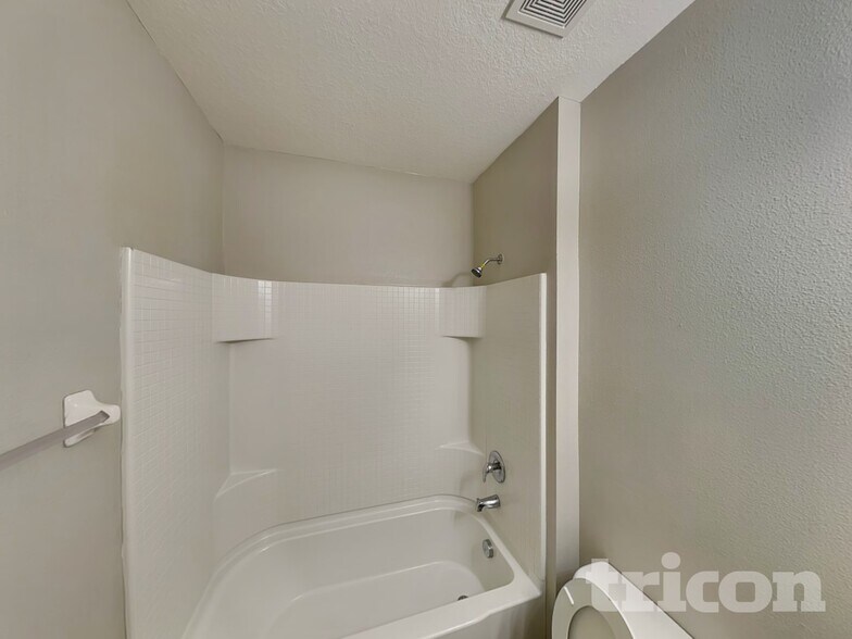 Building Photo - 7027 57th Terrace E Palmetto FL