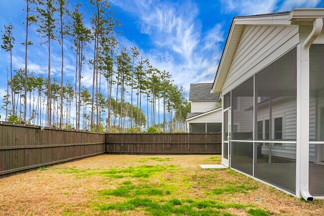 Building Photo - 5 Bedroom, 3.5 Bath, Beautiful Summerville Home, Master on Main