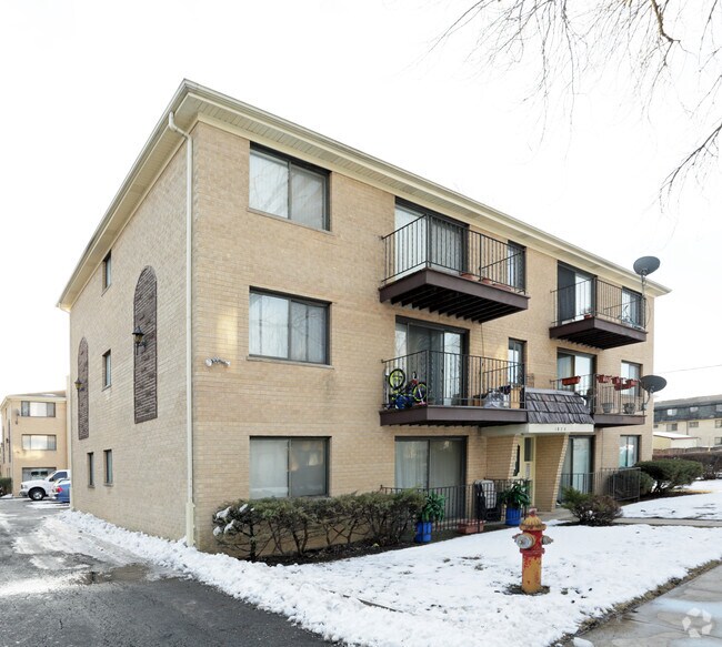Building Photo - 1024 S York Rd