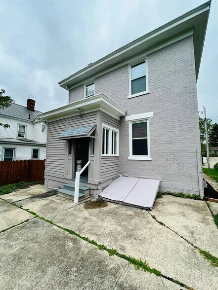 Building Photo - 3915 Lovell Ave