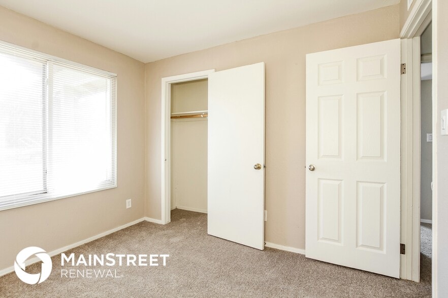 Building Photo - 4228 N 85th Dr