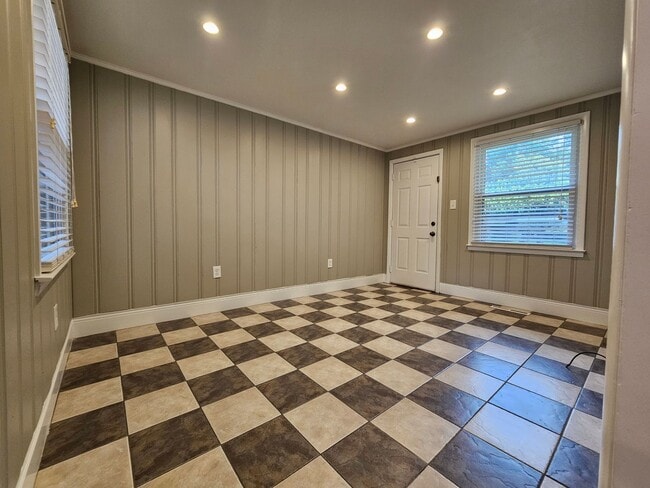Building Photo - 303 Brandywine Rd