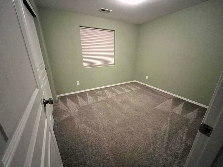 Building Photo - 3185 W Peninsula Dr