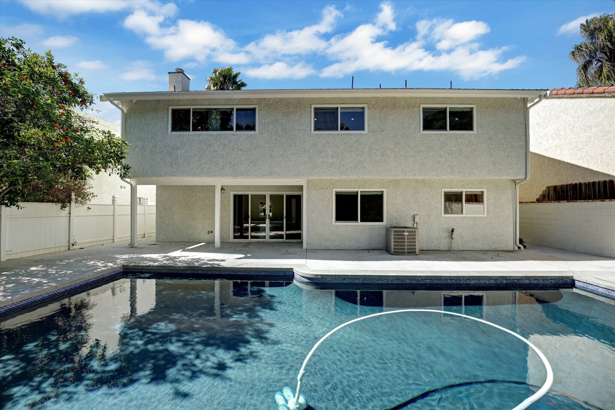 Building Photo - 5346 Tyrone Ave