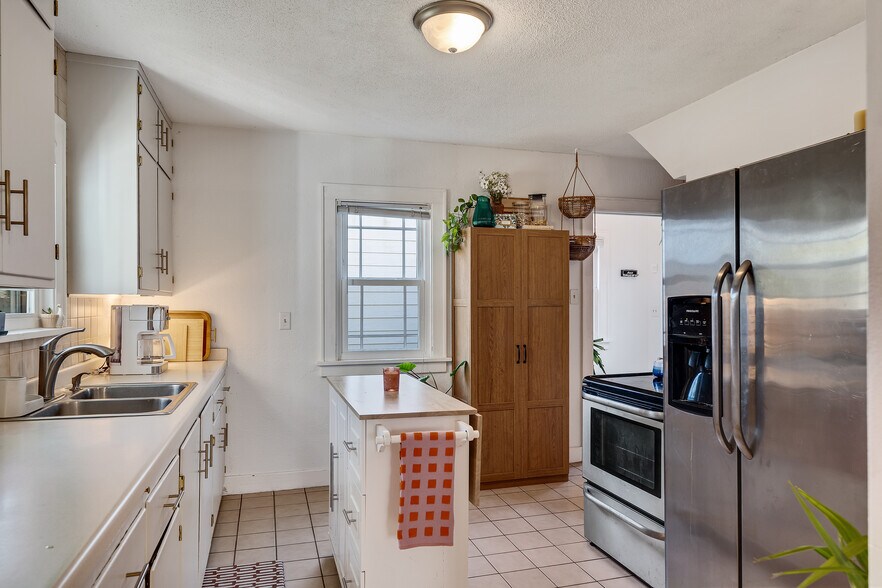 Building Photo - 2015 Wood St