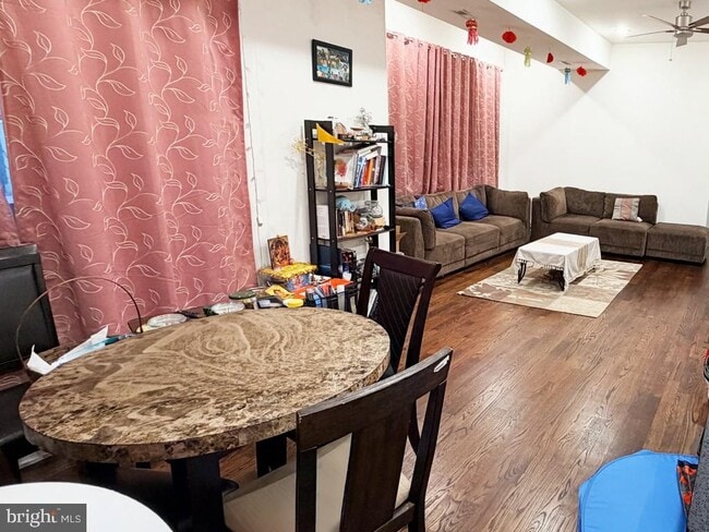 Building Photo - 1754 N Randolph St