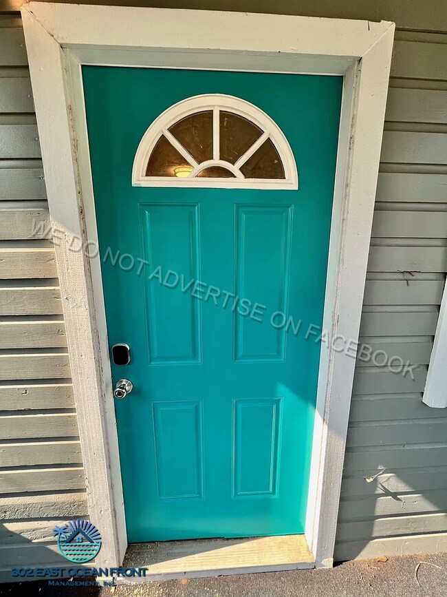 Building Photo - Amazing 4 bedroom / 1 bathroom home available!
