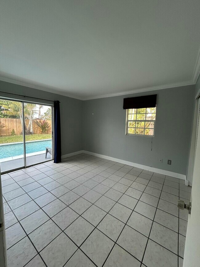 Building Photo - 5839 Daphne Dr