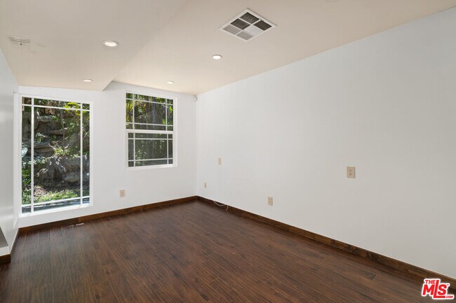 Building Photo - 10926 Alta View Dr
