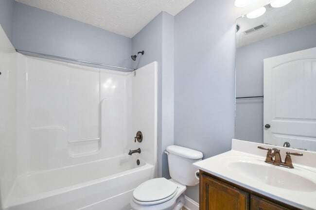 Building Photo - Pet Friendly Three Bedroom!