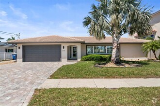 Building Photo - 340 Palm Island NE