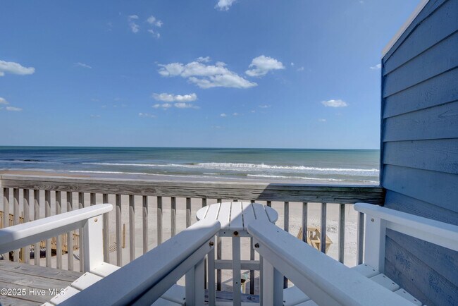 Building Photo - 3946 Island Dr
