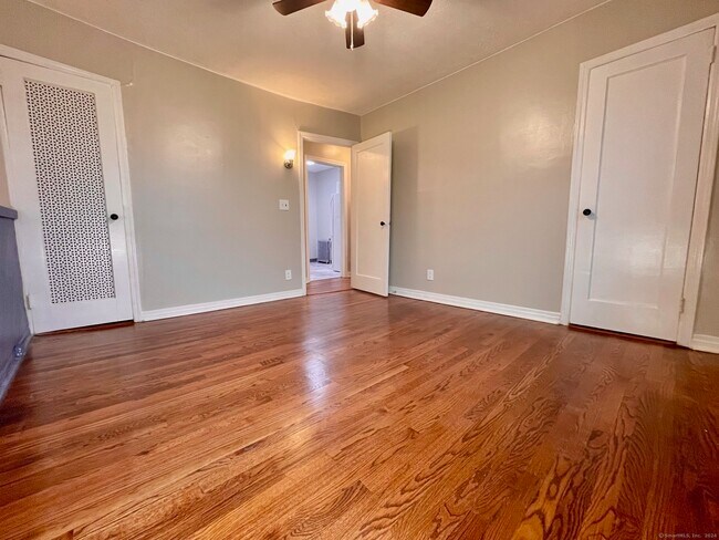 Building Photo - 31 Garden Dr