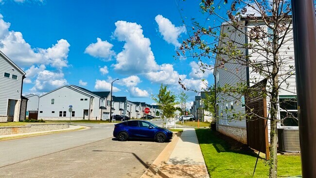 Building Photo - 690 Gabby Pt SW