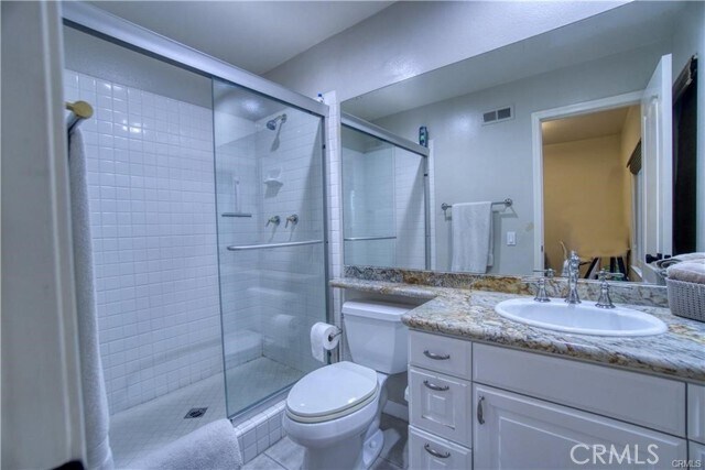 Building Photo - 13 Bernay