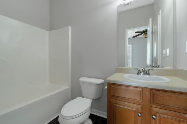 Building Photo - Beautiful large 4-bedroom home