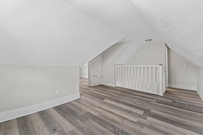 Building Photo - 111 S Vine St