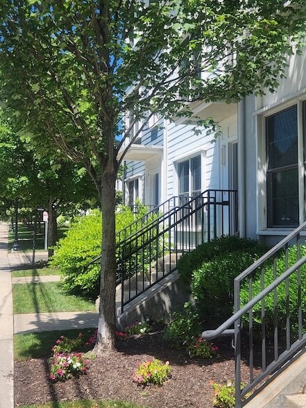 Primary Photo - 80 Merrell Ave