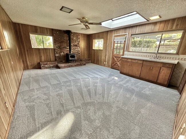 Building Photo - North Mercer Island Home .  First Hill