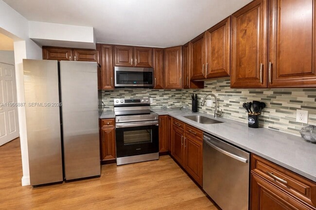 Building Photo - 16571 Blatt Blvd