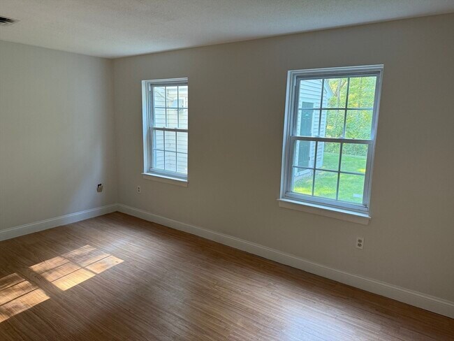 Building Photo - 750 Brookside Dr