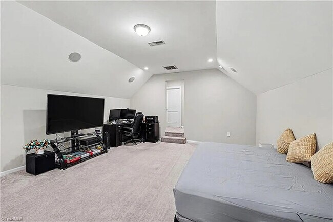 Building Photo - Lease to Own
