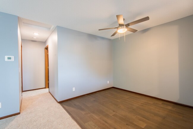 Building Photo - Updated condo *1Bed*1Bath Avail Jan 1.