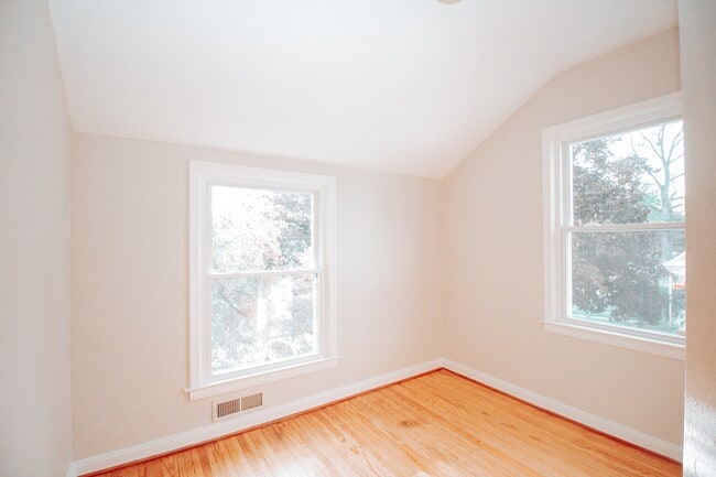 Building Photo - 3518 Almeda Dr