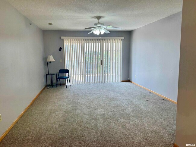 Building Photo - 3031 Holiday Ct