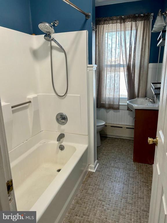 Building Photo - 133 E Main St