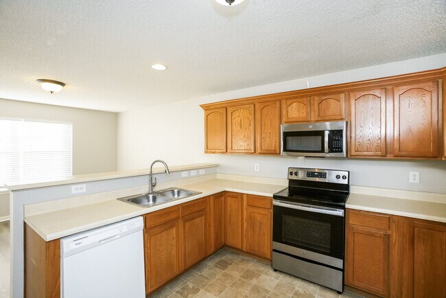 Building Photo - 4327 Raintree Rd