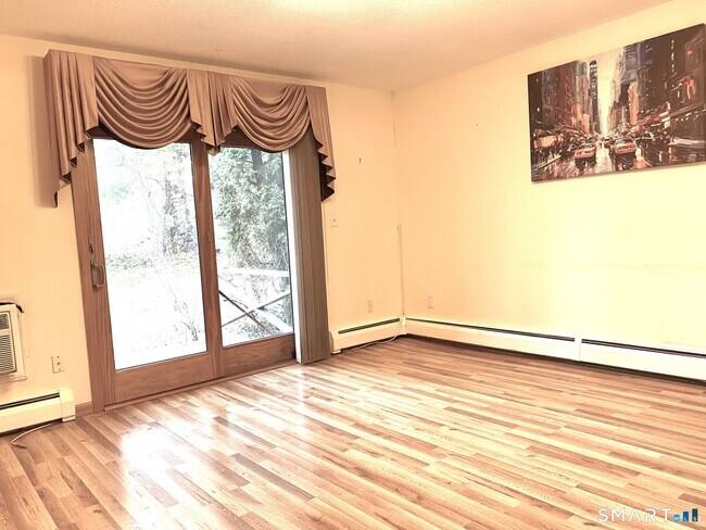 Building Photo - 31 Locust Cir