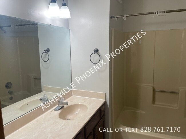 Building Photo - 48 Ravencroft Ln