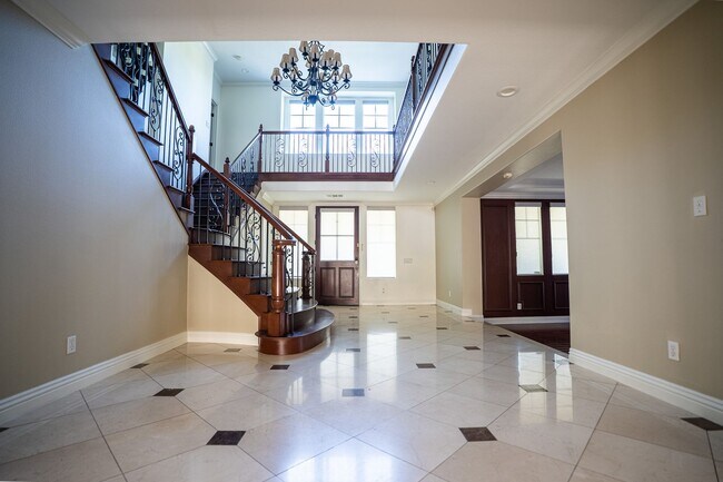 Building Photo - Exceptional estate Located In the highly desirable College Park Community.