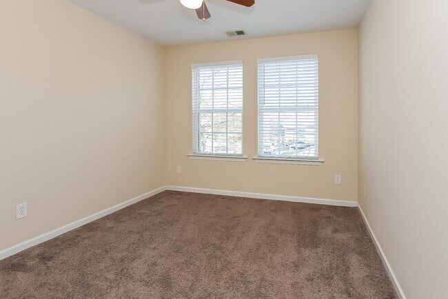 Building Photo - 110 Cessna Dr