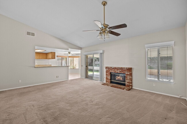 Building Photo - 620 Walnut Cir