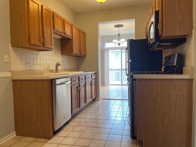 Building Photo - 930 Mesa Dr