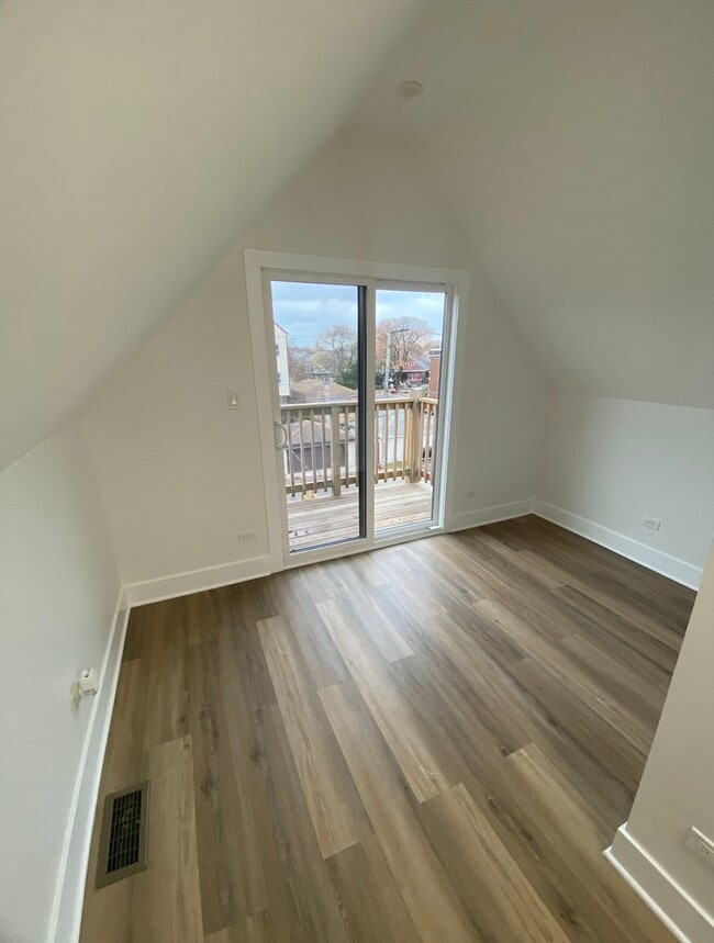 Building Photo - 5355 S Wood St