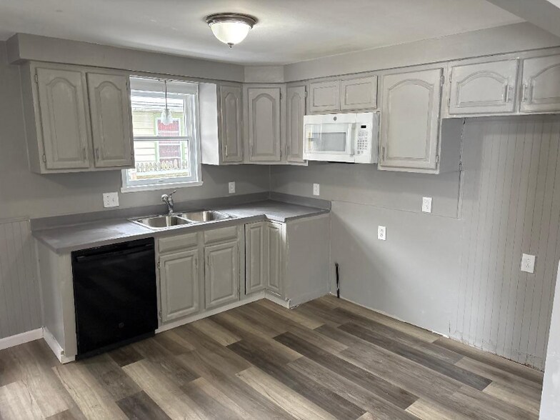 Building Photo - 190 Aurora Ave