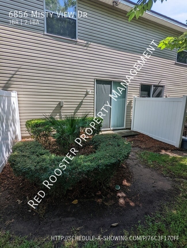 Building Photo - 3 bedroom townhouse, Lakeside community, P...