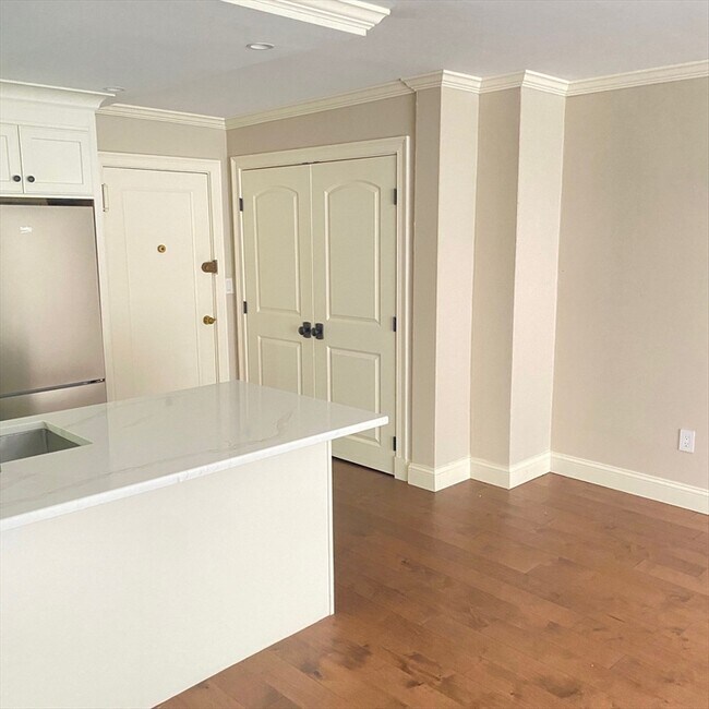 Building Photo - 145 Pinckney St