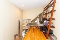 Building Photo - 928 S Wood St