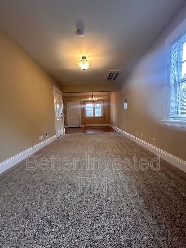 Building Photo - 2065 Hoen Ave