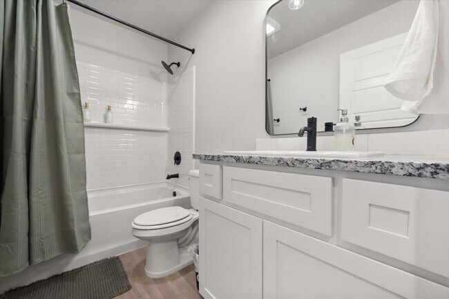 Building Photo - 2146 Kokomo Ave