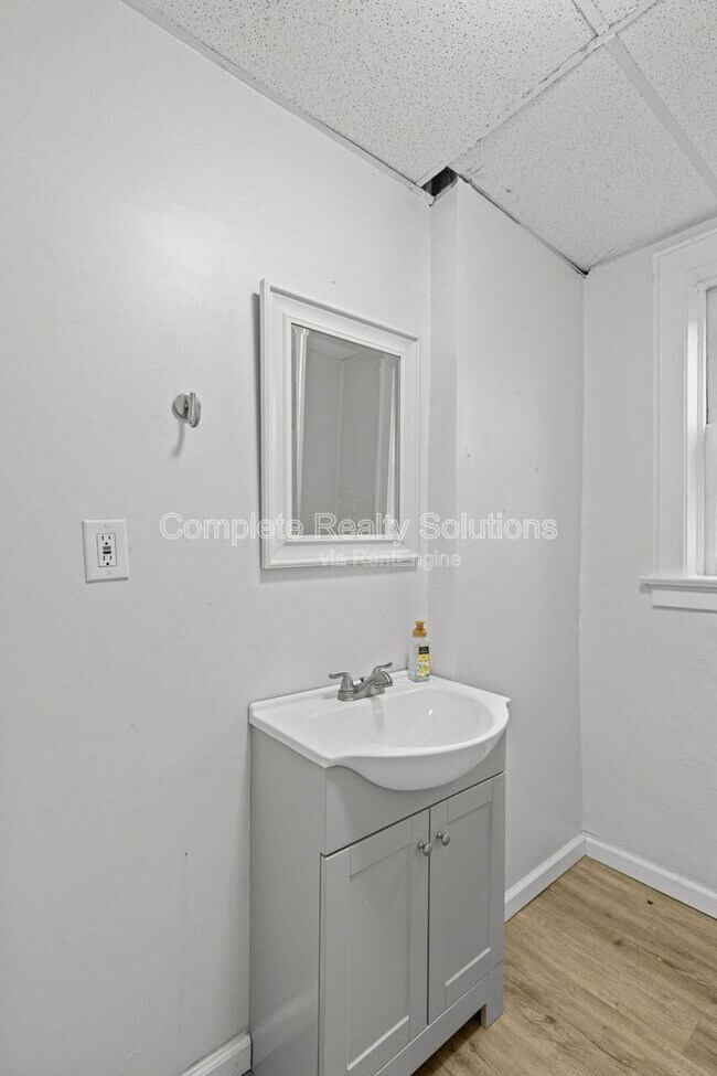 Building Photo - 4765 Goethe Ave