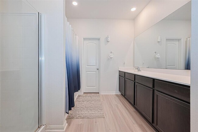 Building Photo - 305 Elm Patch Dr
