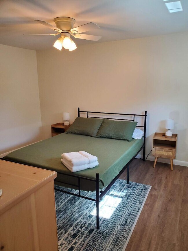 Building Photo - 1520 W Encanto Blvd