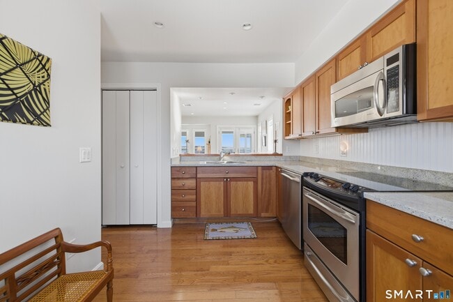 Building Photo - 2 Miller St