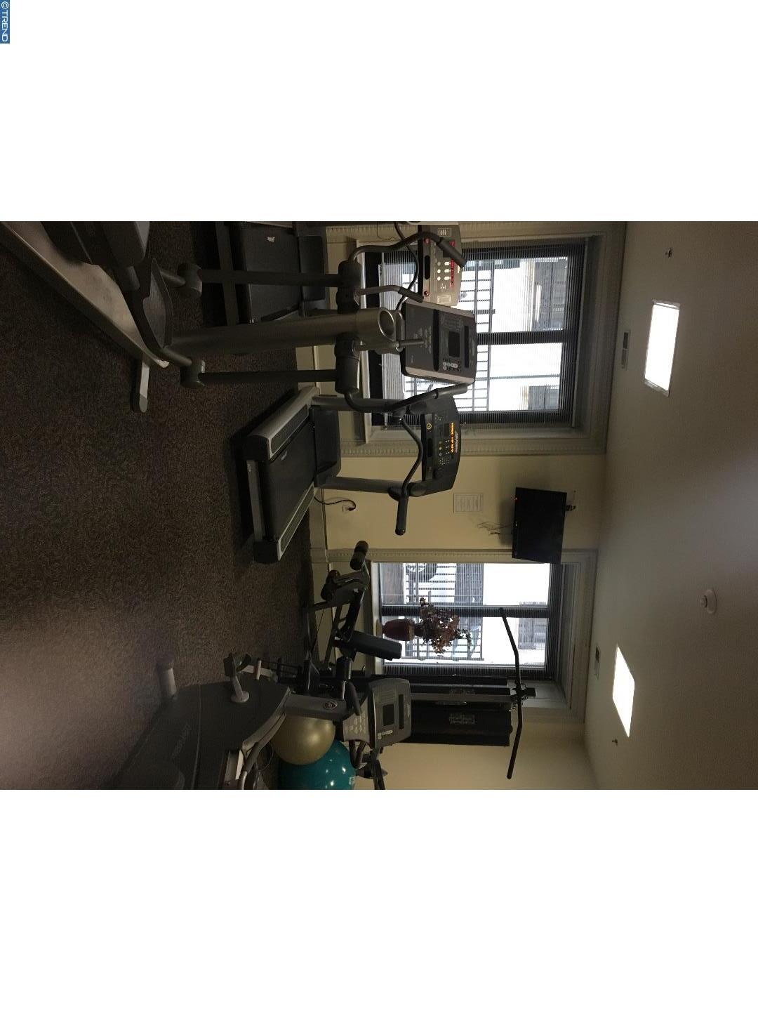 Building Photo - 1001 Chestnut St