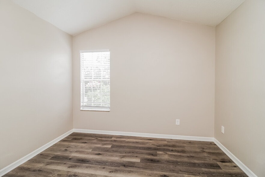 Building Photo - 1528 Braewick St